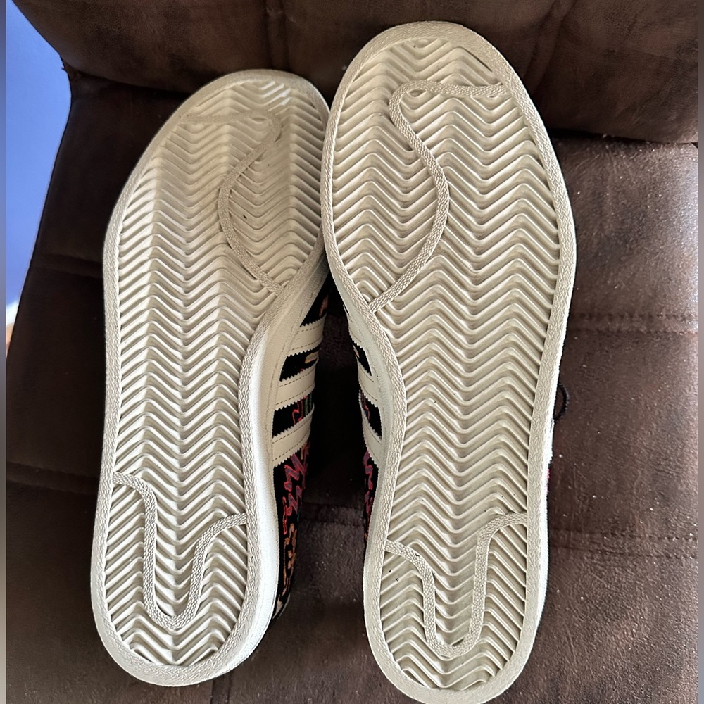 Adidas - Picture 3 of 5